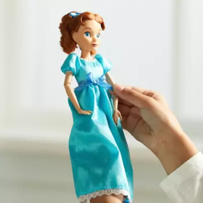 Disney Store Wendy Classic Doll, Peter Pan 4 Disney Store Wendy Classic Doll, Peter Pan - Image 2